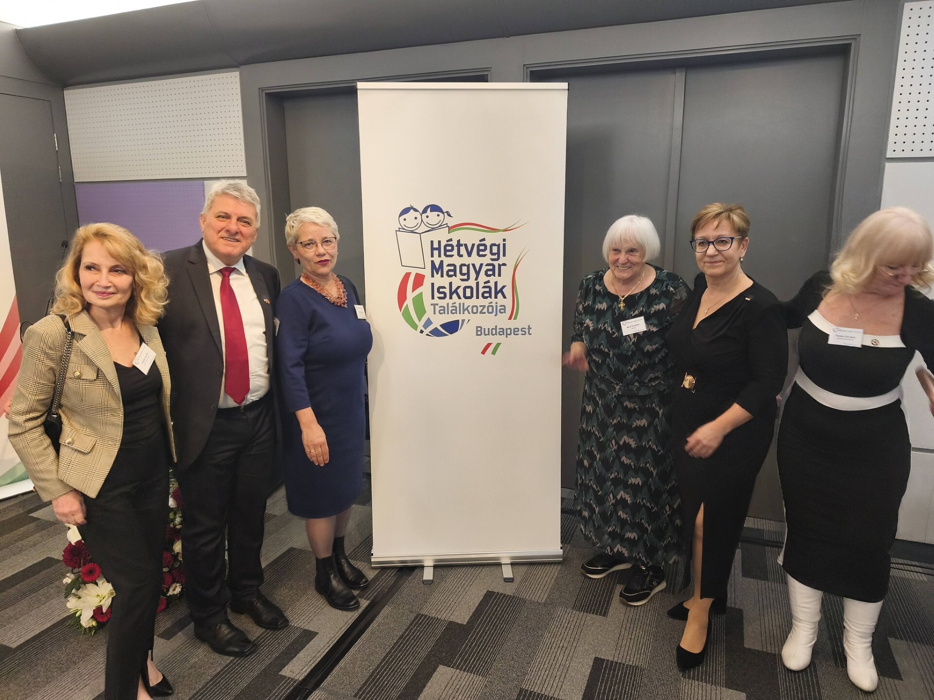 Tele-ház, tele szív! Farsaaang!